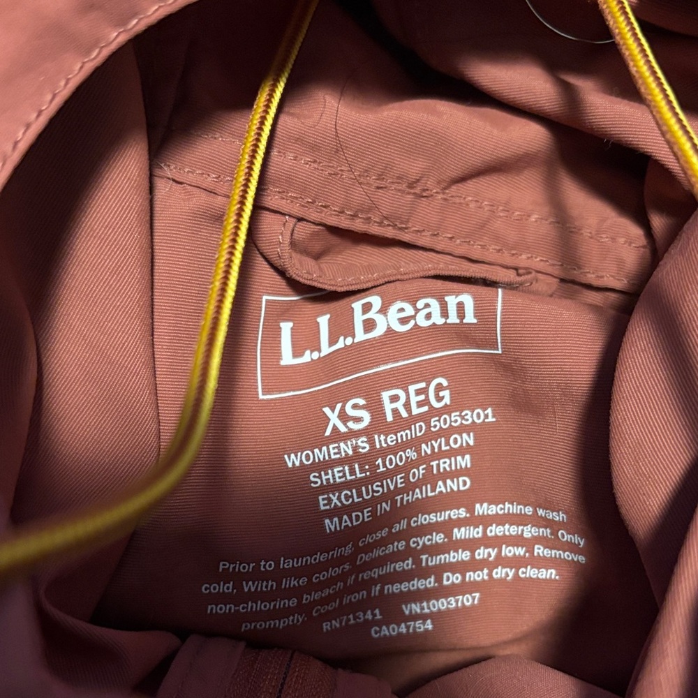 L.L. Bean Two-Tone Hooded Jacket in Rust and Forest Green - Picture 2 of 3